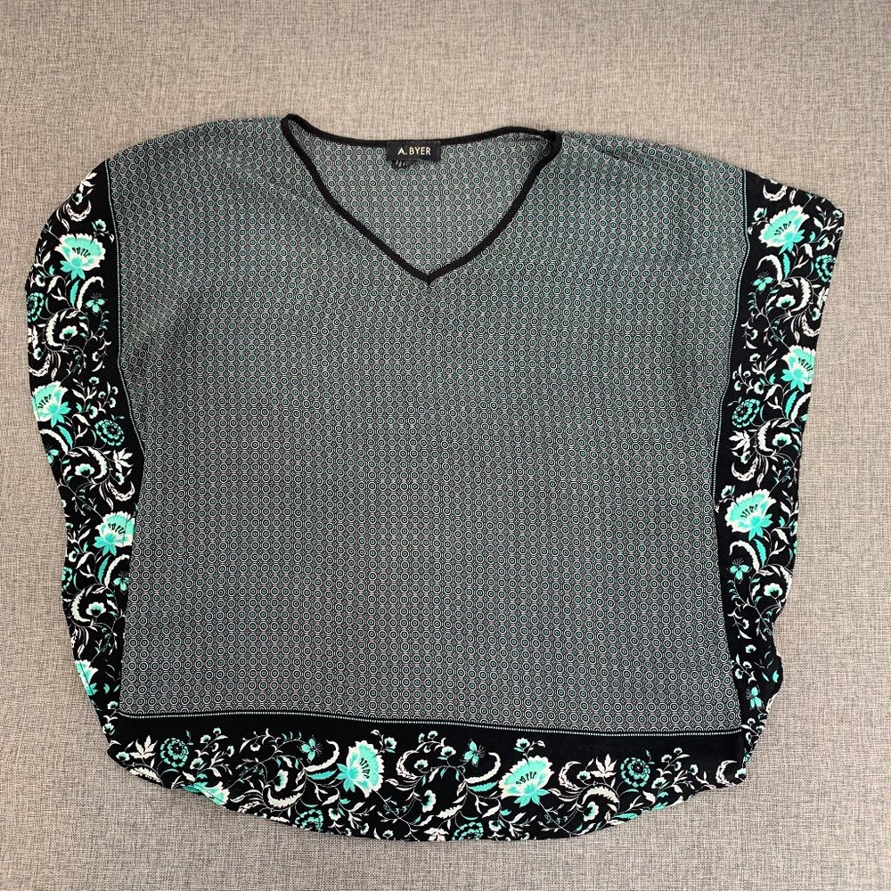 A. Byer Floral Blouse Butterfly Sleeve Type Relaxed Fit V-Neck Small Lightweight